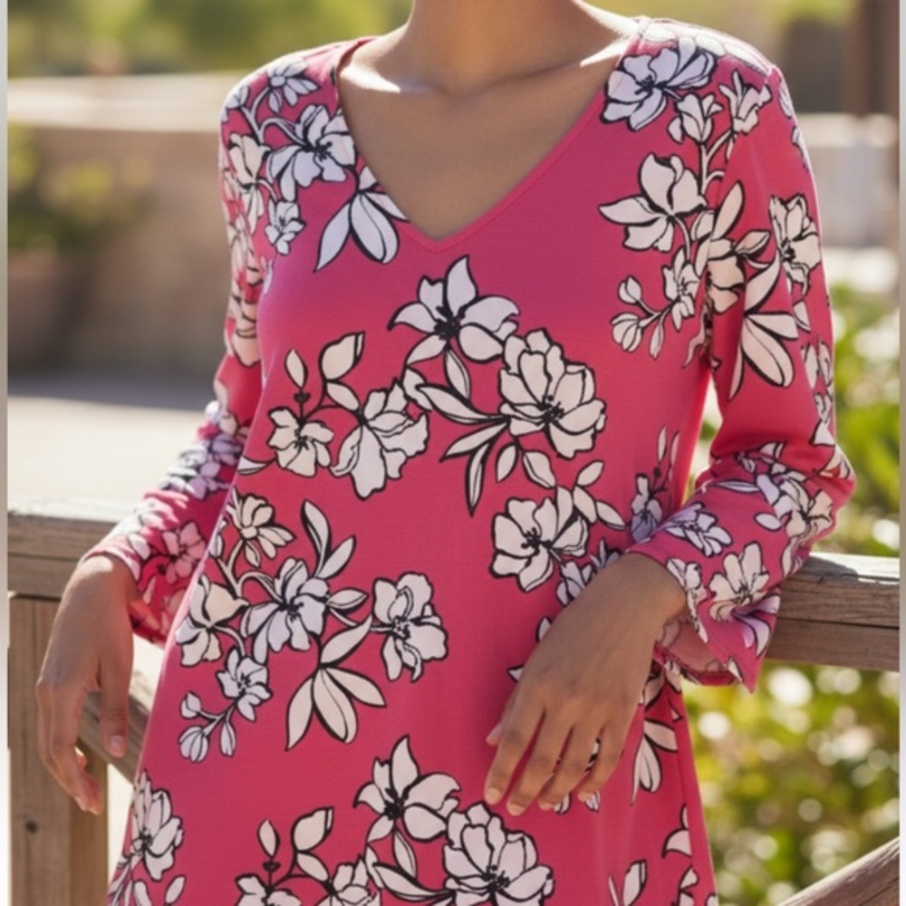 Dennis by Dennis Basso v neck tunic flutter sleeved floral top in size L…
